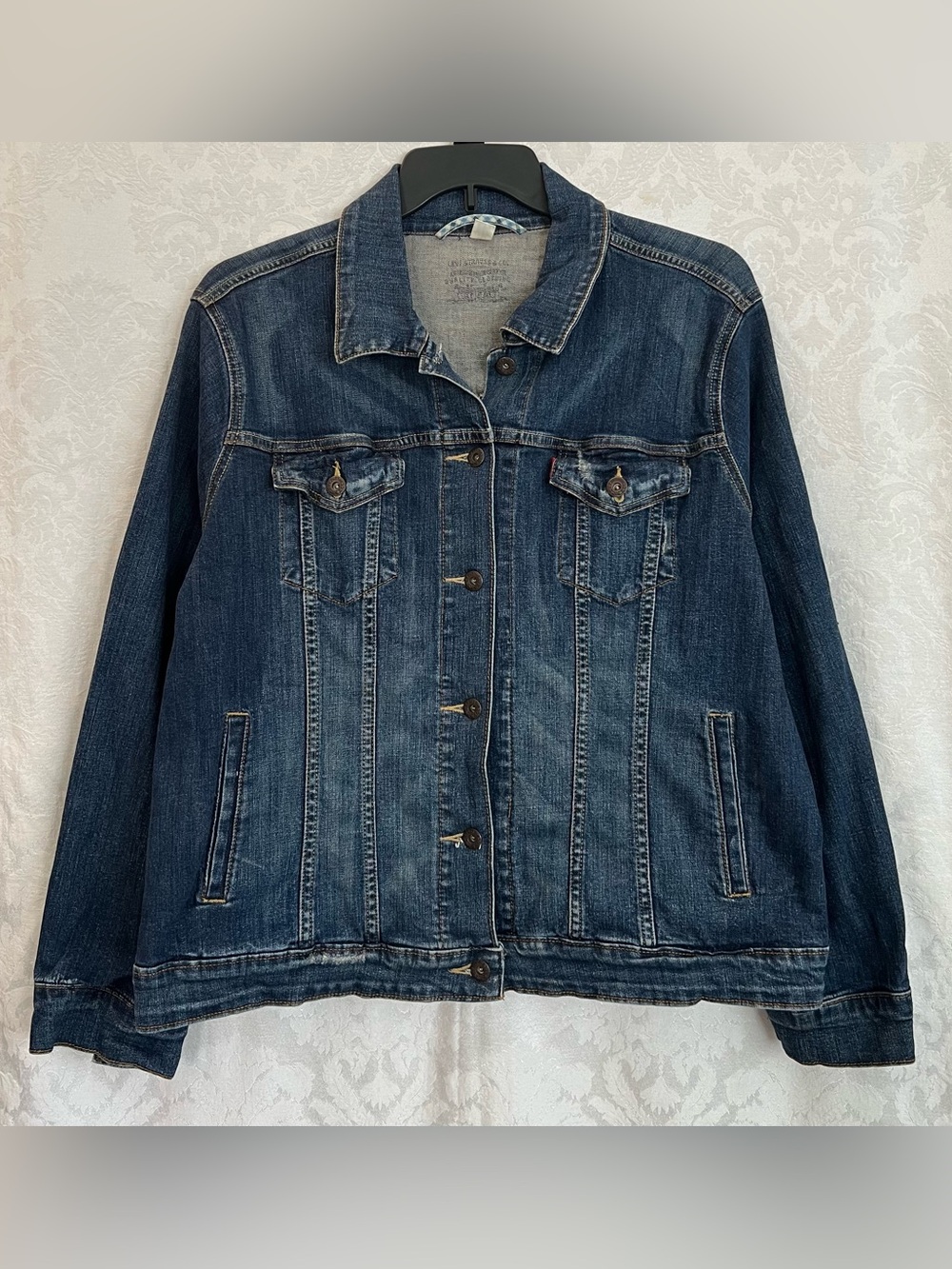Levi's Women’s Medium Wash Denim Trucker Jean Jacket Plus Size 3X GUC Distressed